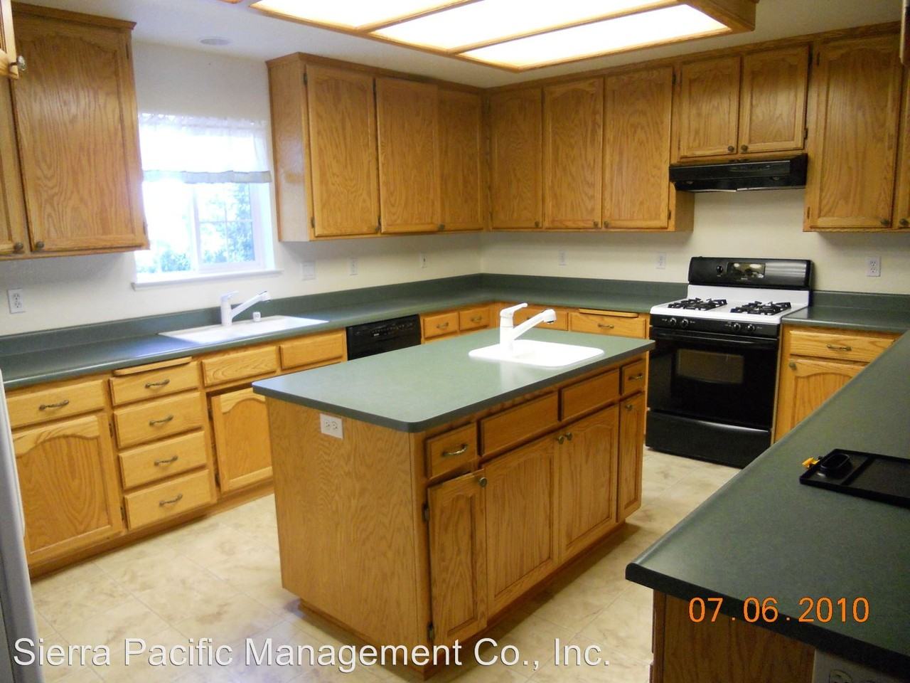 404 11th St - Photo 2 of 5