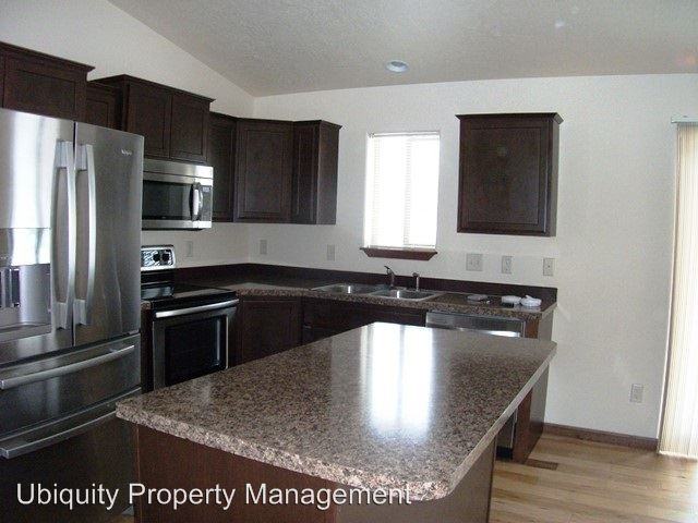 204 5th Ave - Photo 3 of 11