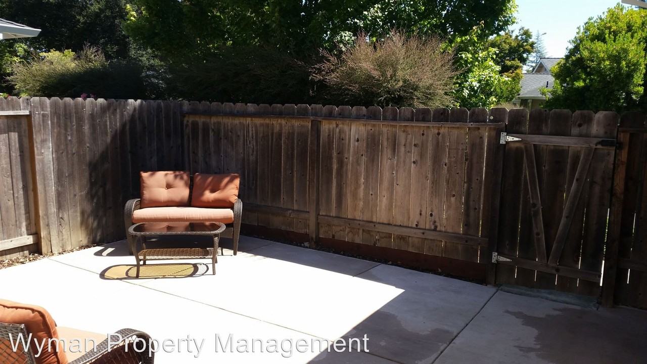 2687 Reuben Ct - Photo 3 of 29