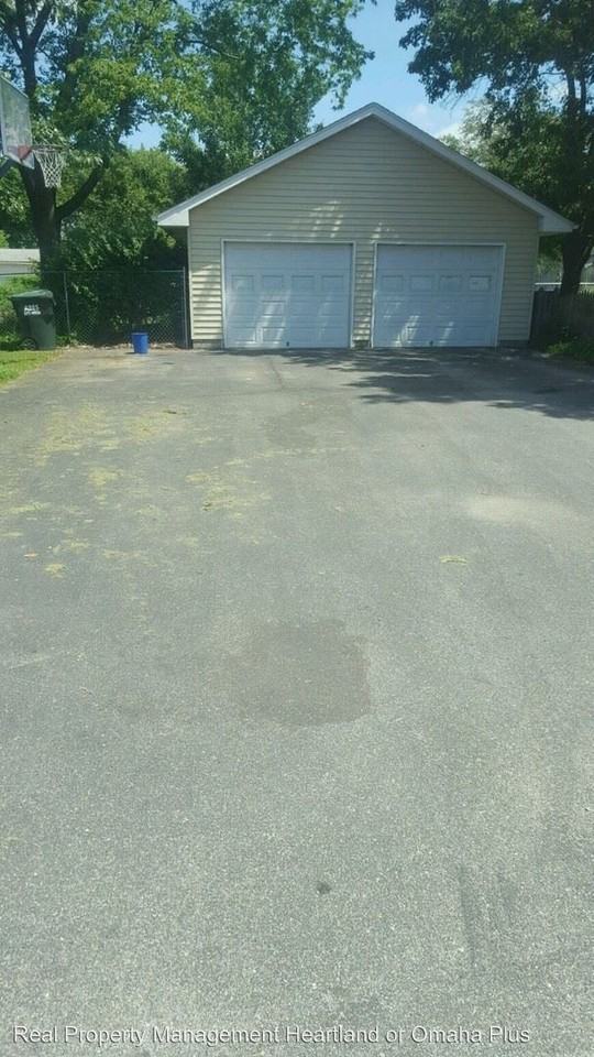 306 N Front St - Photo 2 of 11