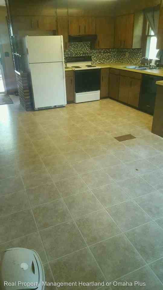 306 N Front St - Photo 3 of 11