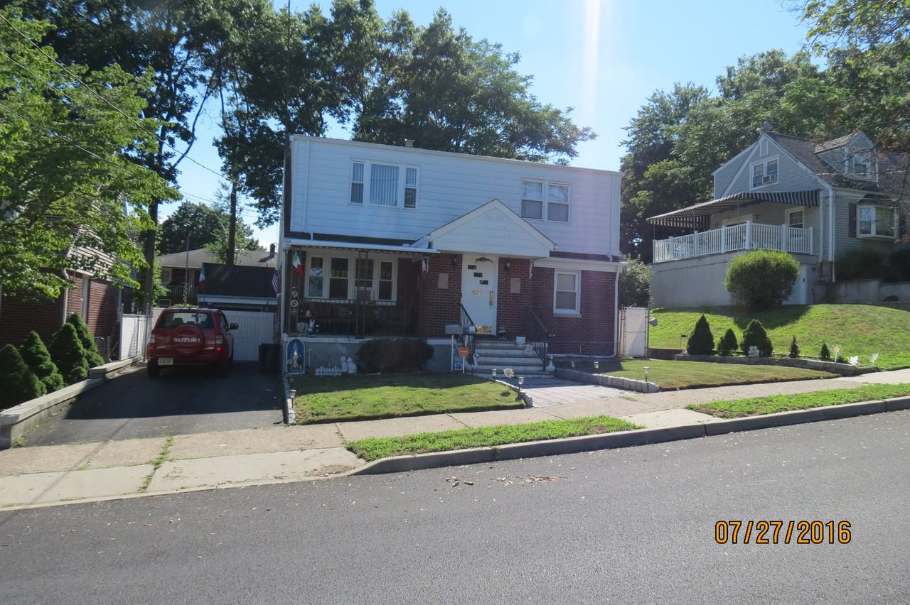 237 Lincoln Ave - Photo 2 of 12