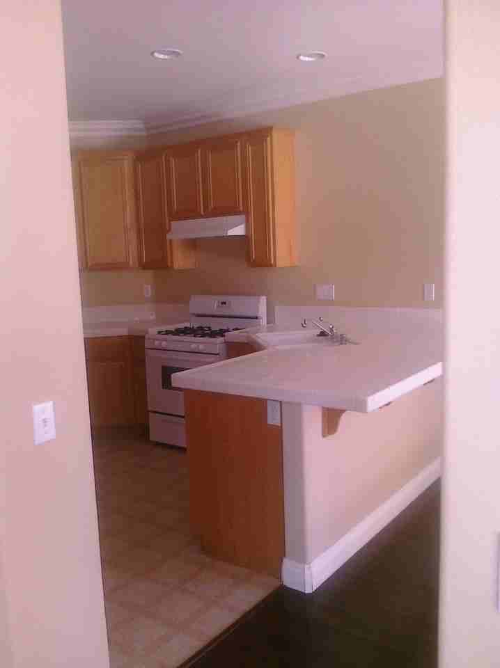 766 Park Ave - Photo 3 of 6