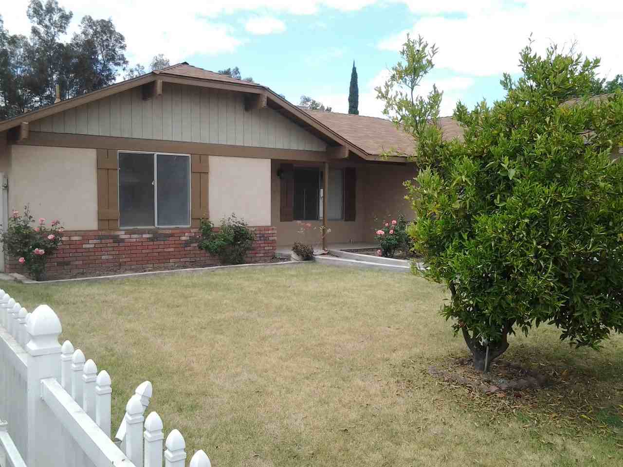 1115 Amberwood Ln - Photo 2 of 6