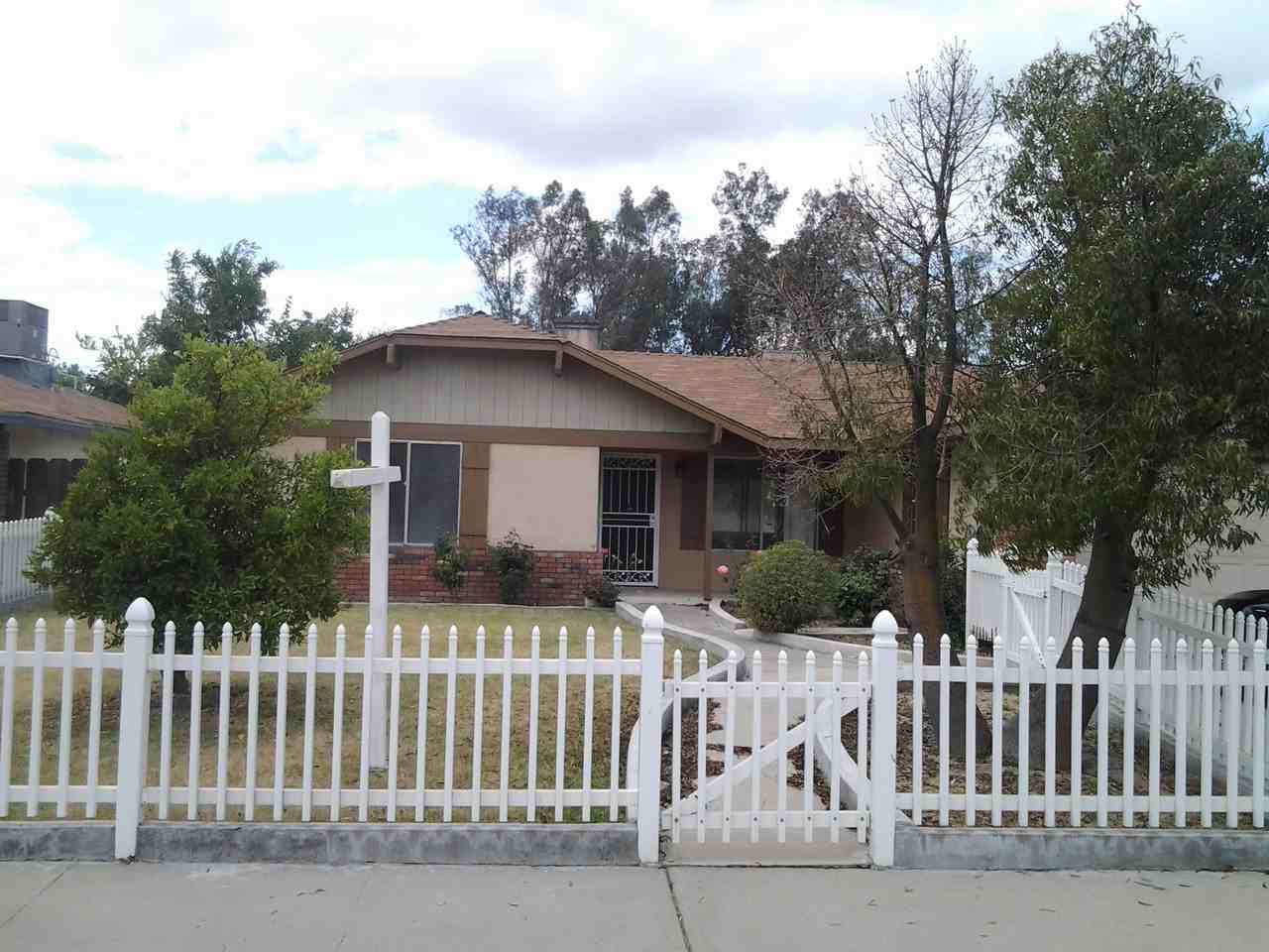 1115 Amberwood Ln - Photo 3 of 6