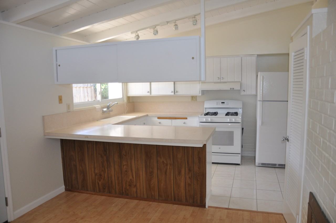 1218 Sandia Ave - Photo 3 of 16