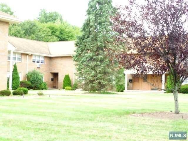 233 N Maple Ave - Photo 2 of 9