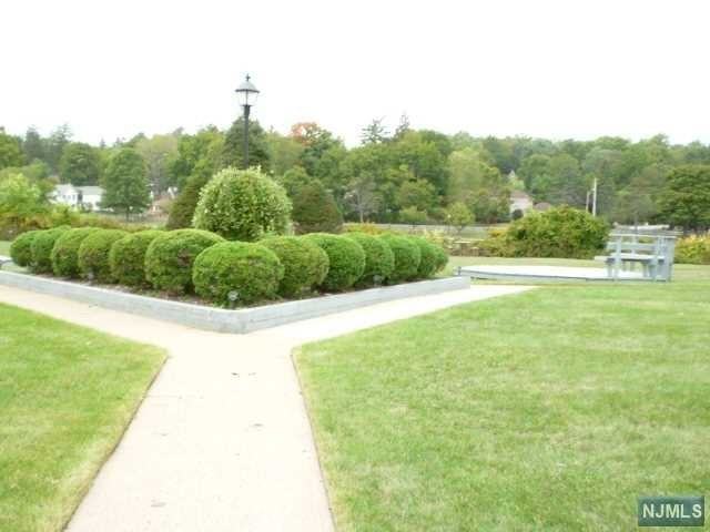 233 N Maple Ave - Photo 3 of 9