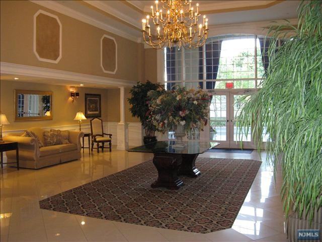 175 Rochelle Ave #119 - Photo 3 of 14