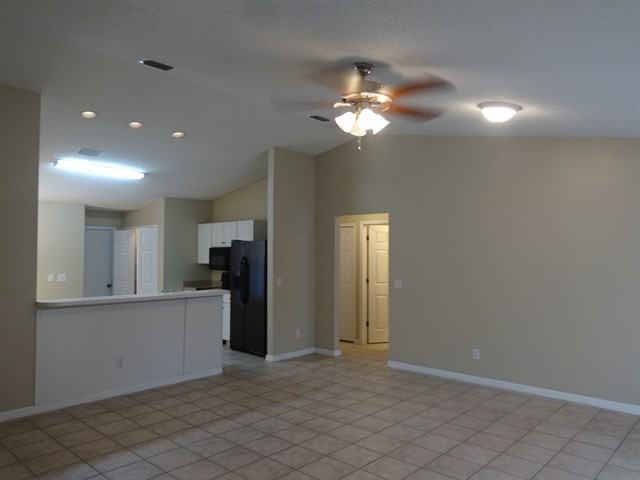 1019 Jacaranda Cir - Photo 3 of 9