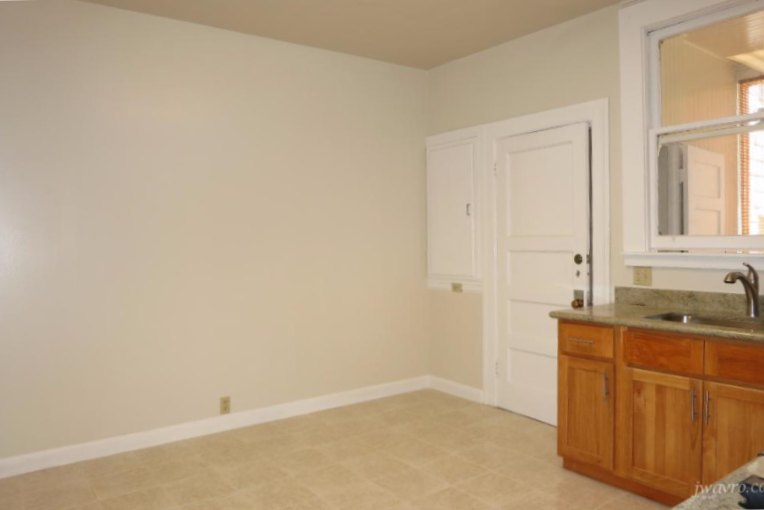 1638 Grant Ave - Photo 3 of 6