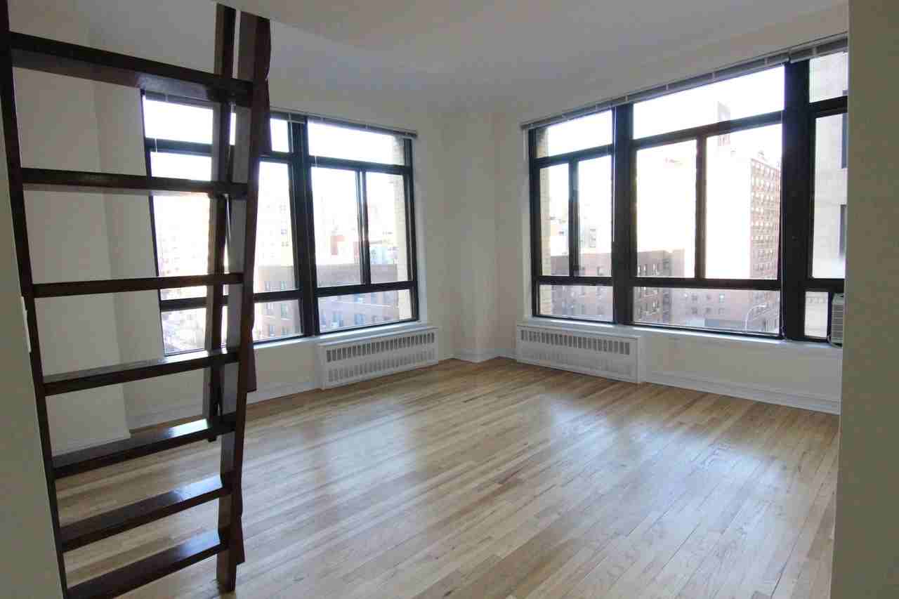 Broadway & E 8th St #6m