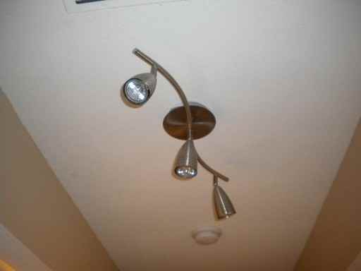 709 Pride Ct - Photo 3 of 17