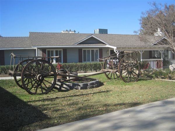 4036 Pedley Ave - Photo 2 of 14