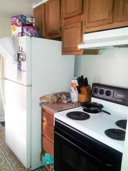 2195 Barrymore Ave - Photo 2 of 8