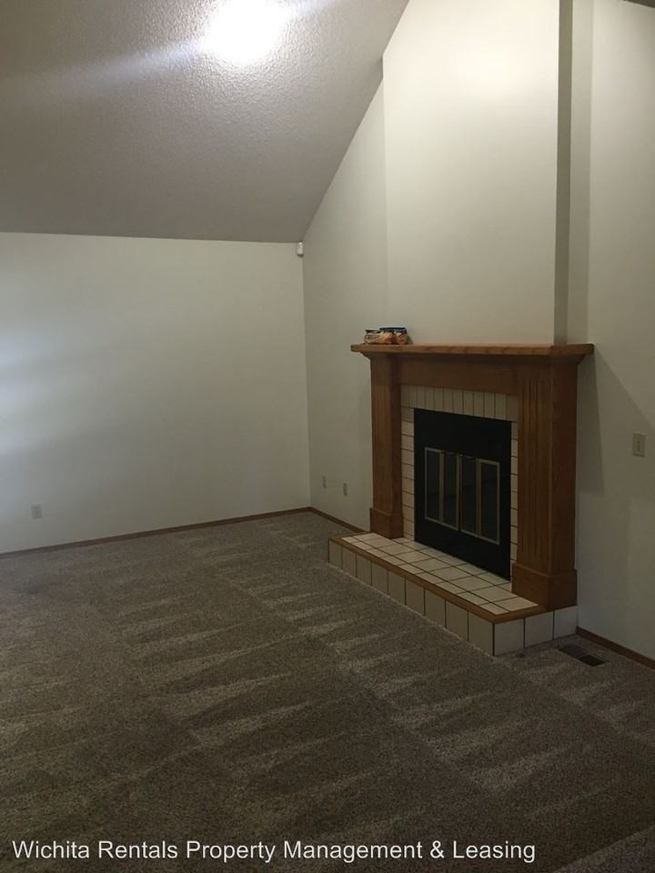 3019 N Longfellow Ct - Photo 2 of 9