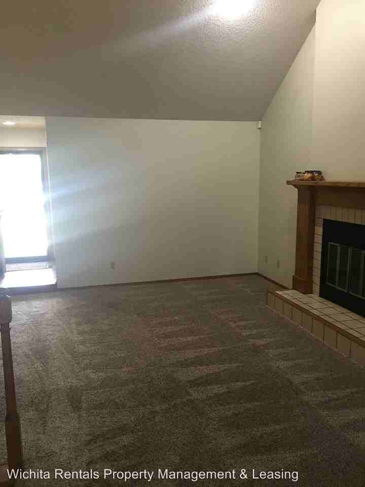 3019 N Longfellow Ct - Photo 3 of 9