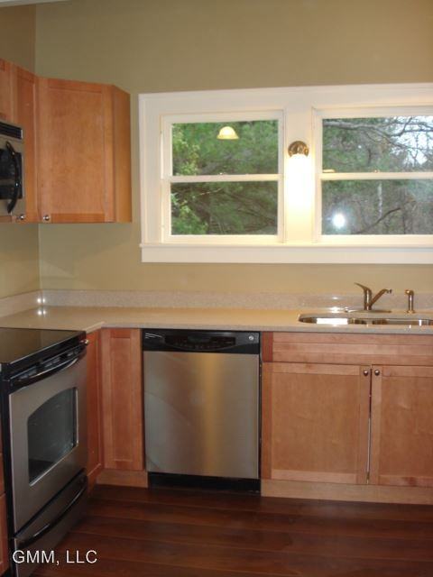 11 Catamount St - Photo 3 of 12