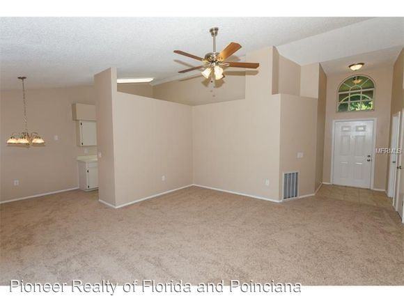 1580 Lakeside Dr - Photo 3 of 9