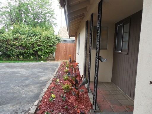 2232 E 17th St - Photo 3 of 23