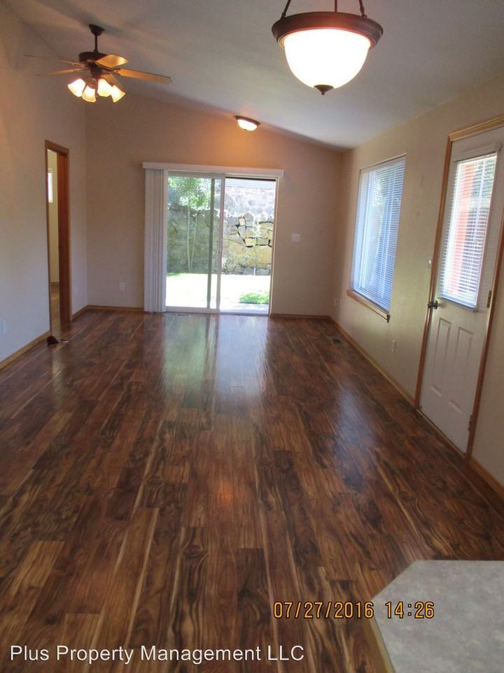 529 NW Georgia Ave - Photo 2 of 10