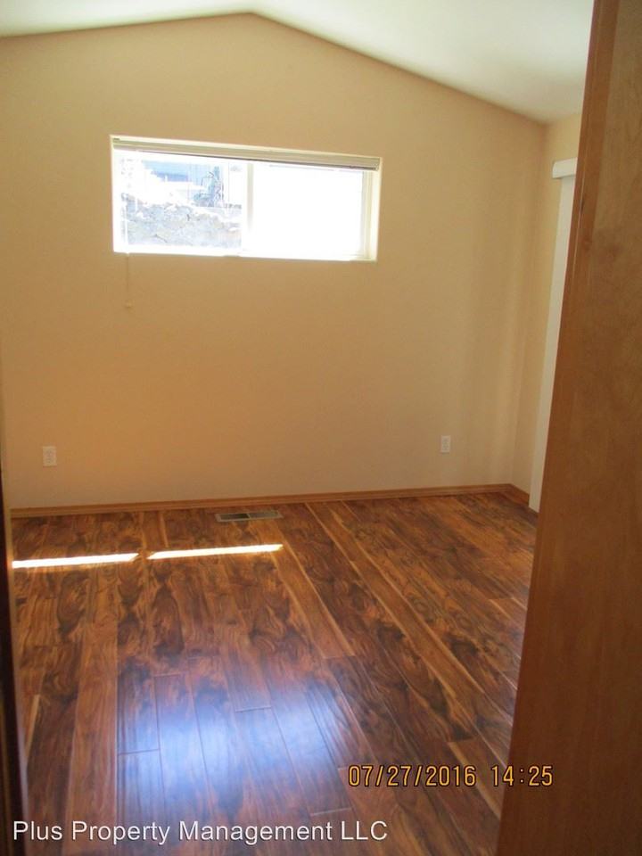 529 NW Georgia Ave - Photo 3 of 10