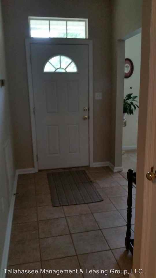 110 Pendleton Ave - Photo 2 of 8