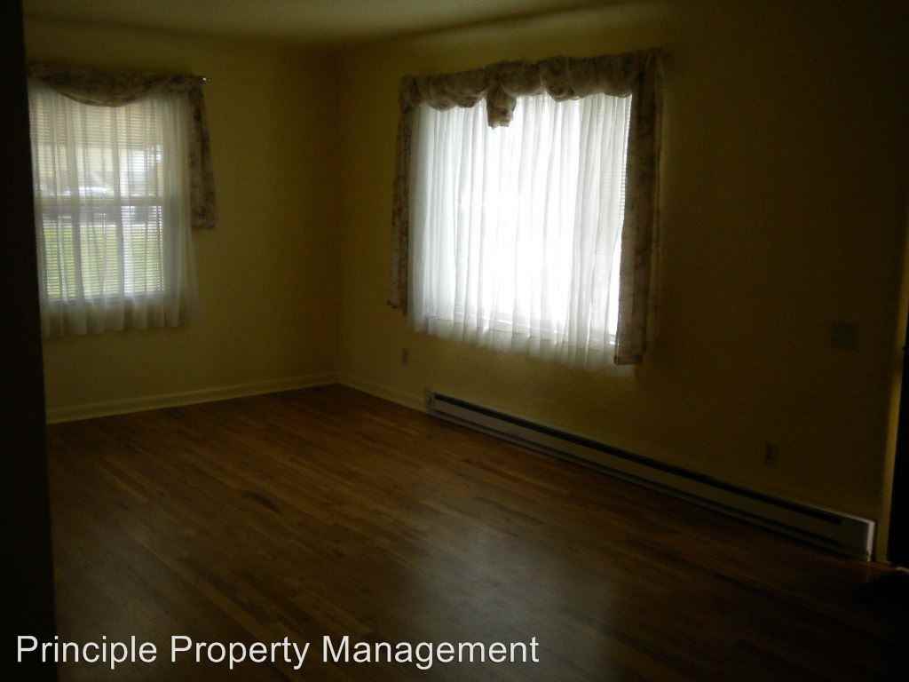 2537 Wood Ave - Photo 2 of 8