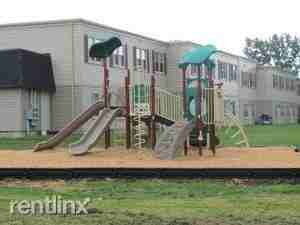 Colonial Square Apartments - Photo 2 of 11