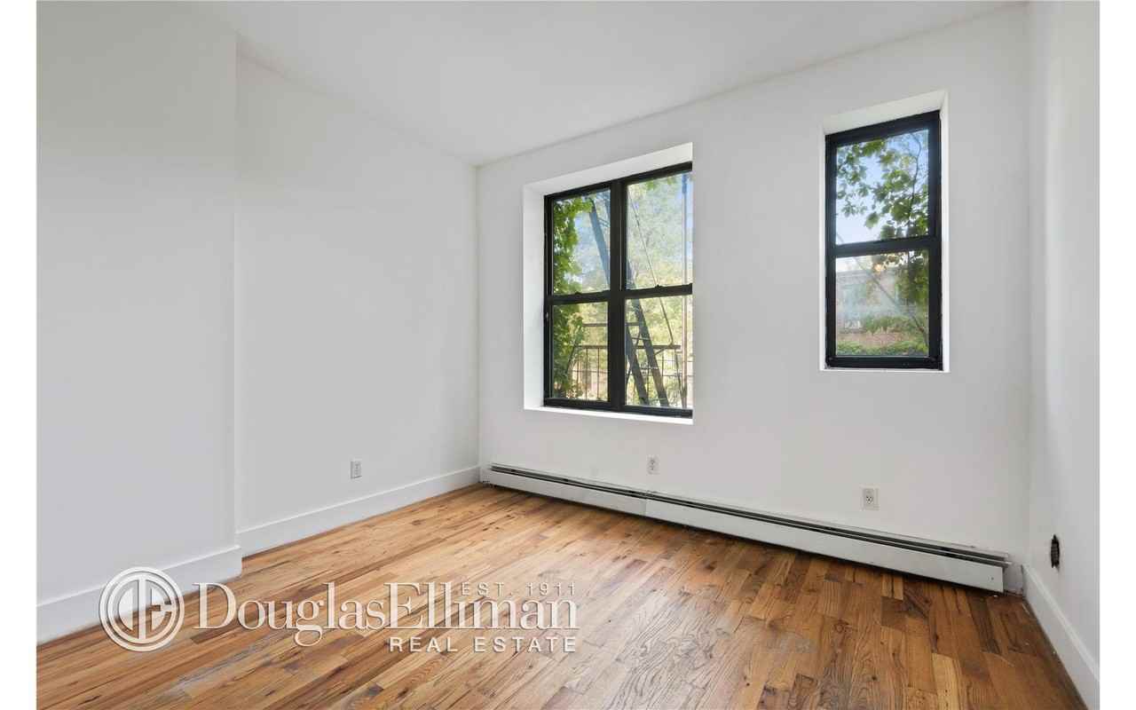 11233 Oceanview Ave 2L - Photo 3 of 5