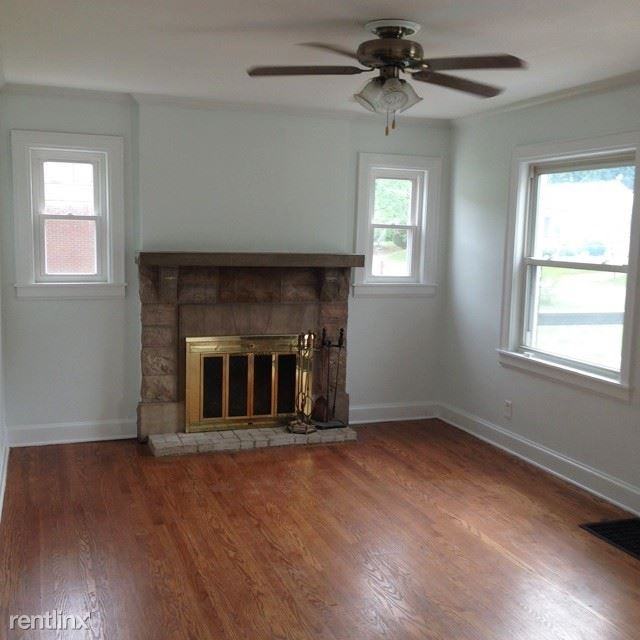 2424 Inga St - Photo 2 of 10