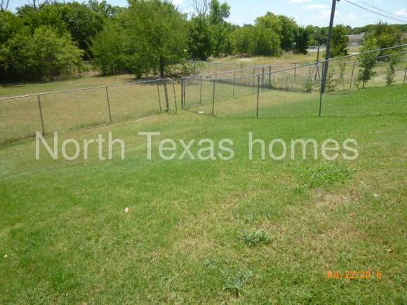 2469 Berryhill Dr - Photo 2 of 12