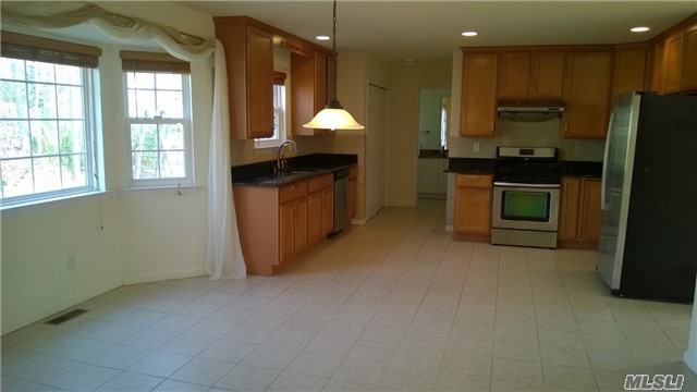 27 Franklin Ave - Photo 3 of 5