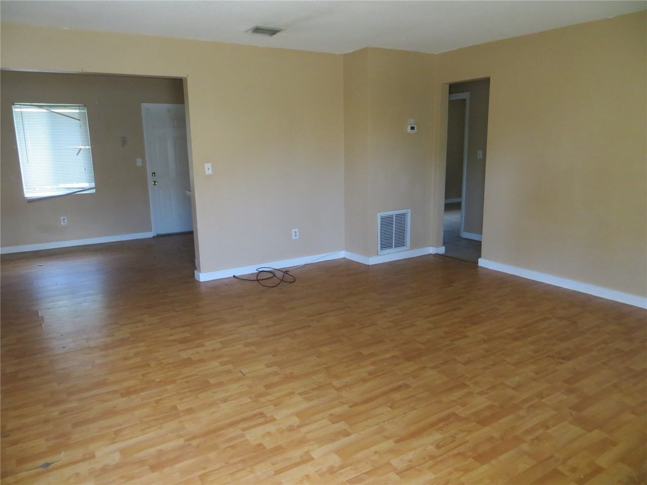 50 SE 6th St - Photo 2 of 8
