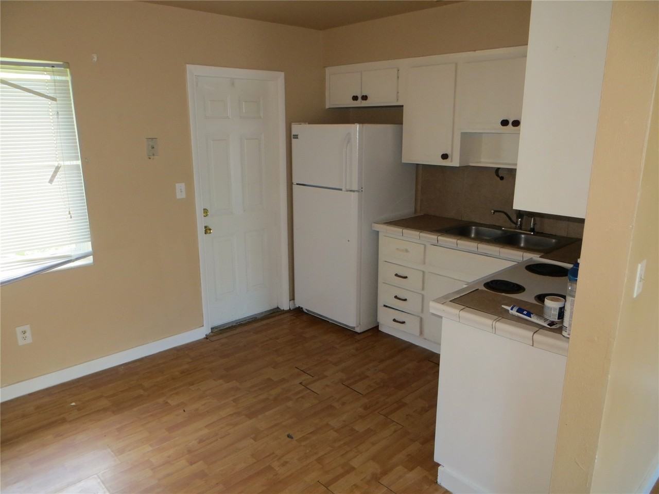 50 SE 6th St - Photo 3 of 8