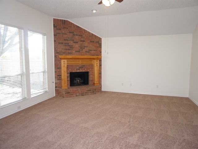 815 Oak Hollow Ln - Photo 3 of 10