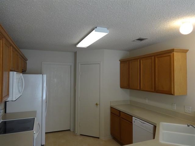 1213 Doreen St - Photo 3 of 11