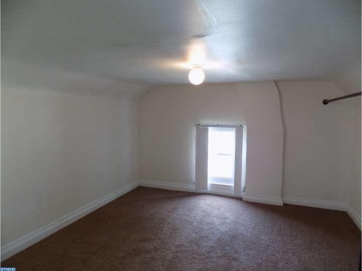 420 W 4th St - Photo 3 of 16