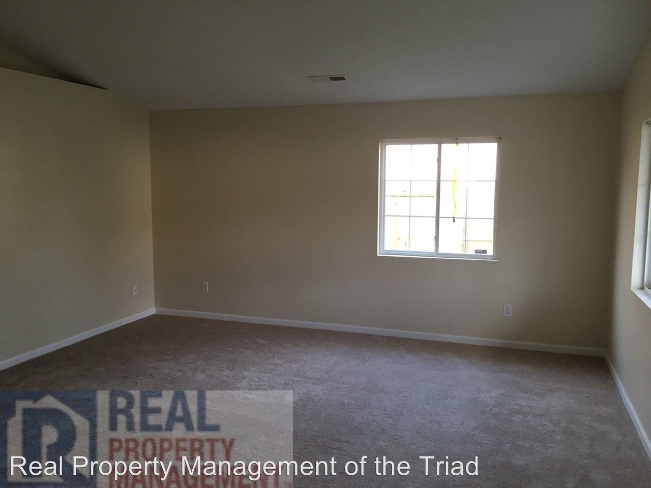 3721 Eskdale Dr - Photo 3 of 6