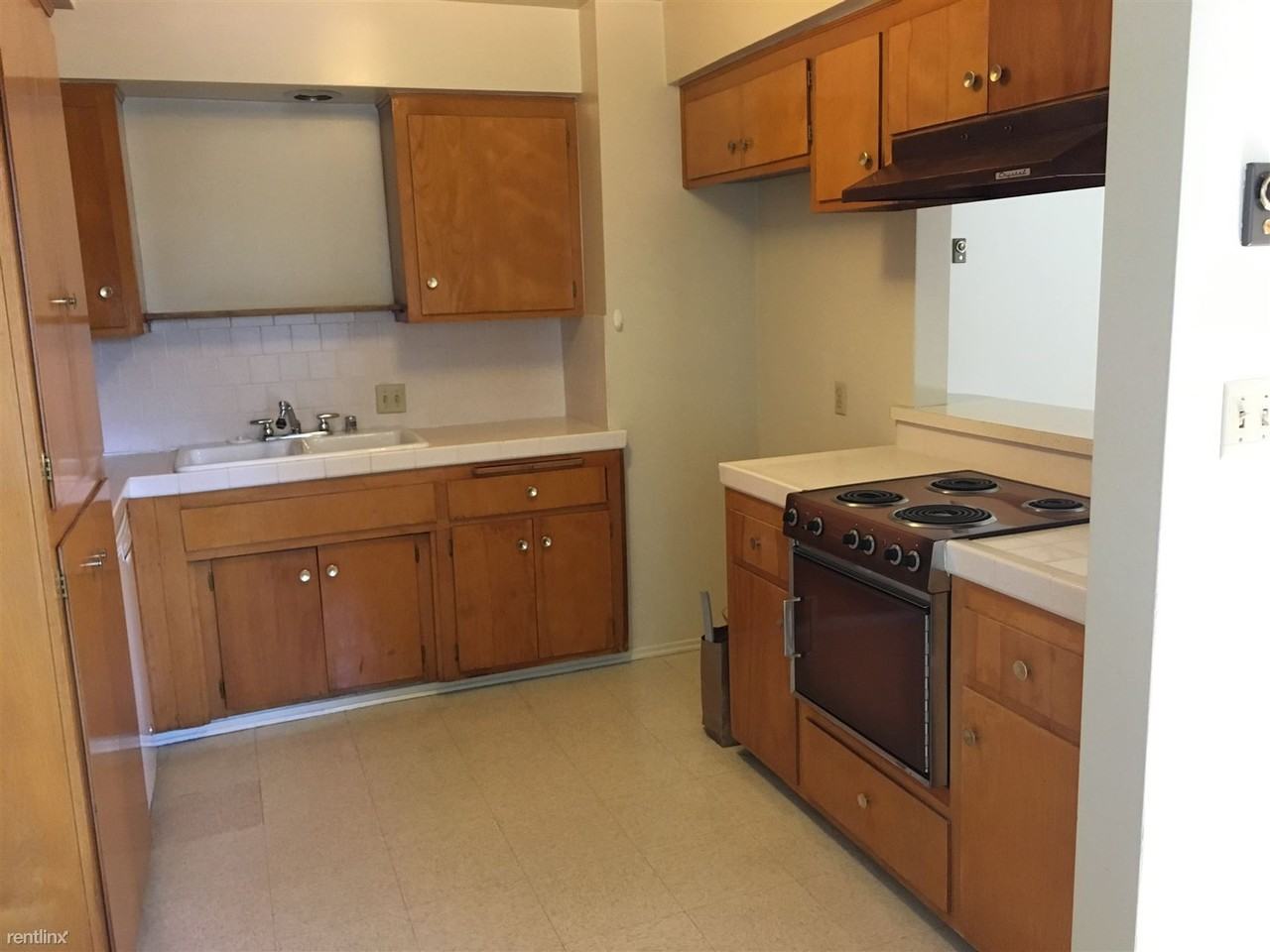 111 Suffolk Ave - Photo 3 of 8