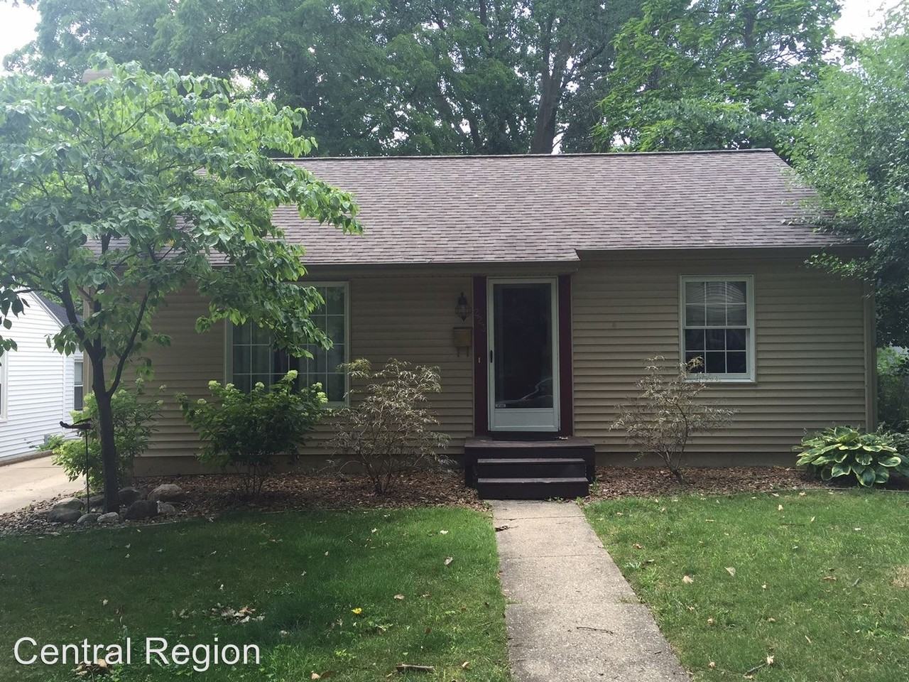 223 Woodside Dr NE - Photo 2 of 16