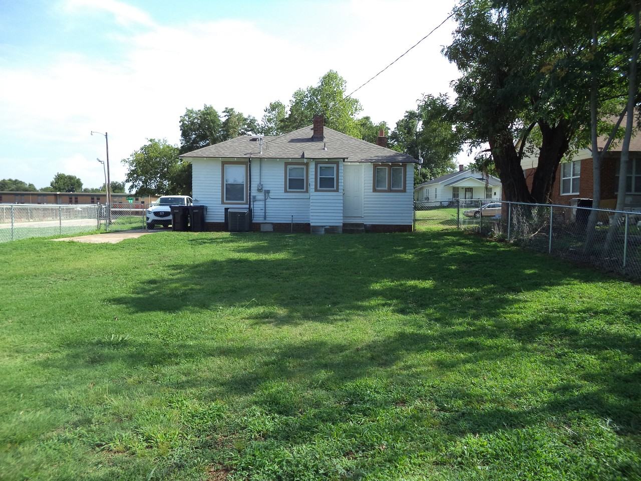 1745 NE 14th St - Photo 2 of 10