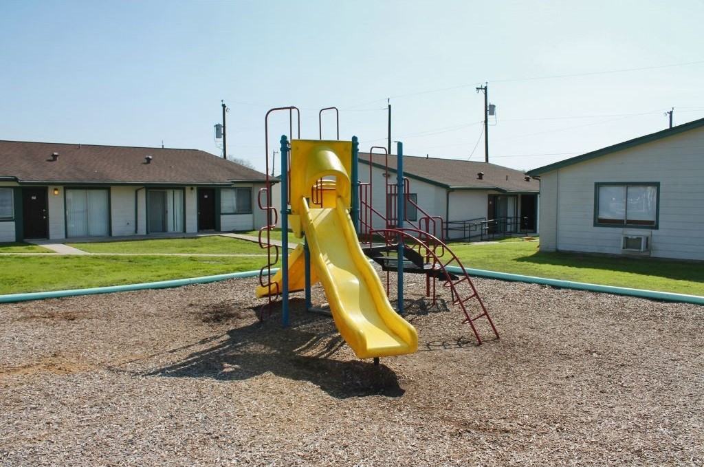 Spring Hill Apartments - Photo 3 of 36