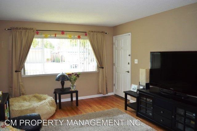 1594 Princeton Dr - Photo 3 of 14