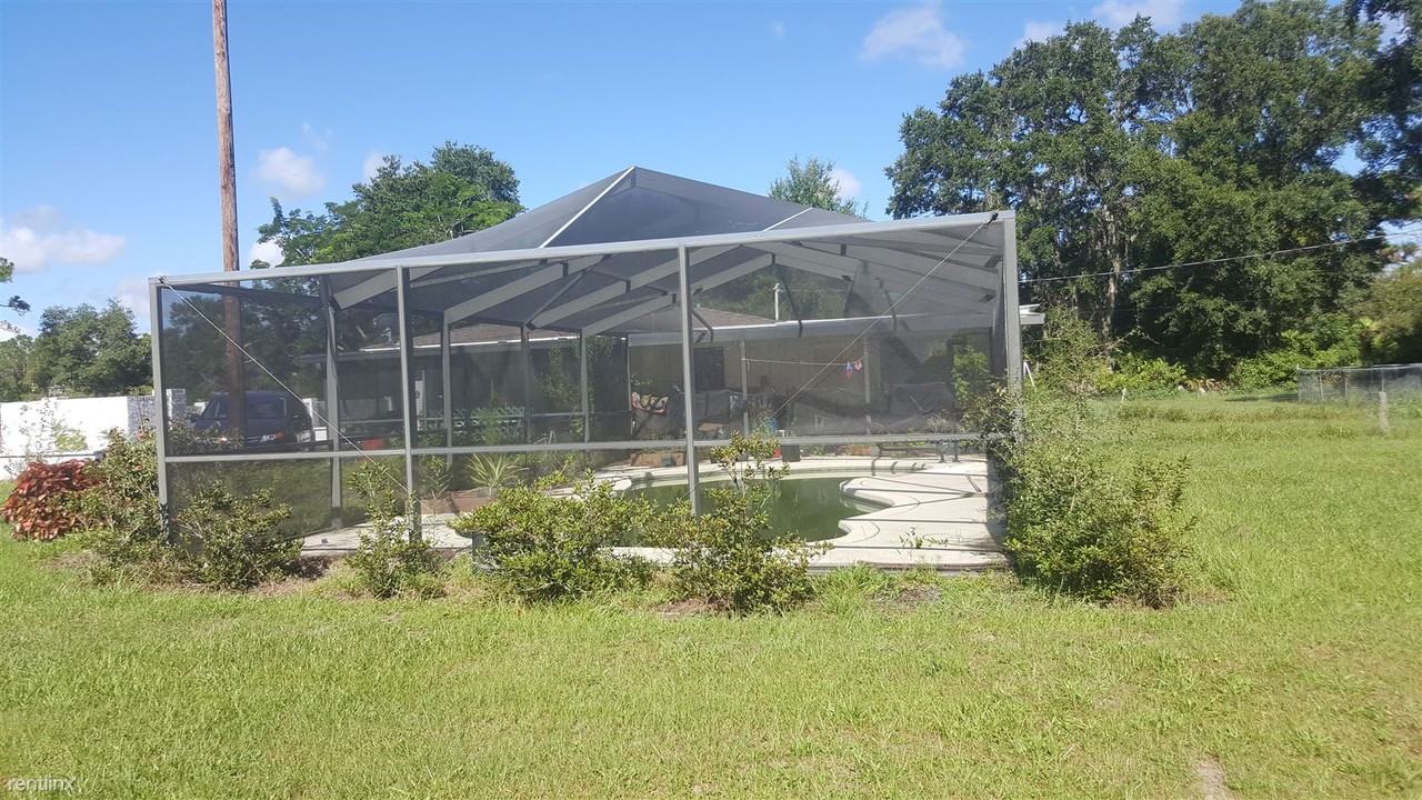 3160 Poinciana Dr - Photo 2 of 5