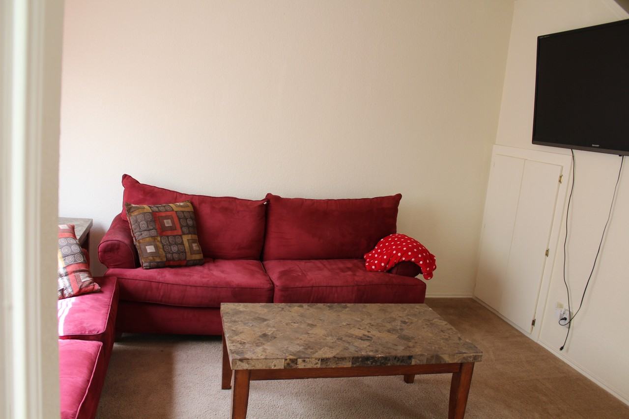 2546 Georgian Drive - Photo 3 of 9