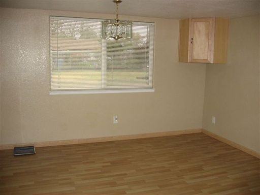 1216 Claire Ave - Photo 3 of 11