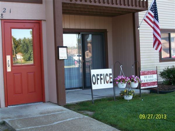 Memphis Manor - Photo 2 of 10