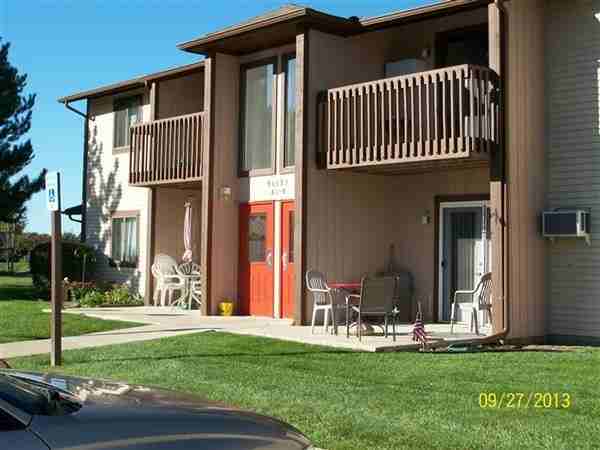 Memphis Manor - Photo 3 of 10