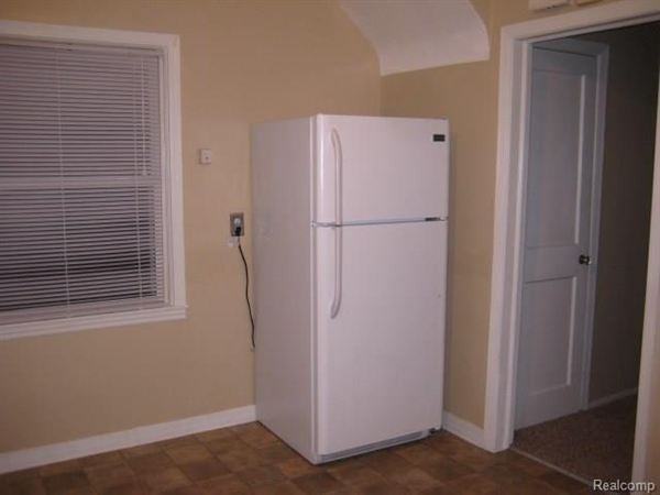 17097 Lincoln Ave - Photo 3 of 12